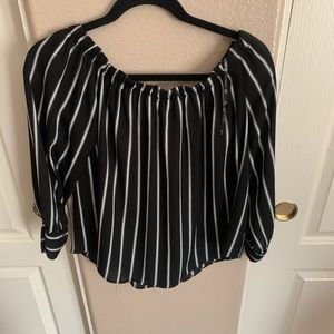Off the shoulder top! Flowy Size: XL